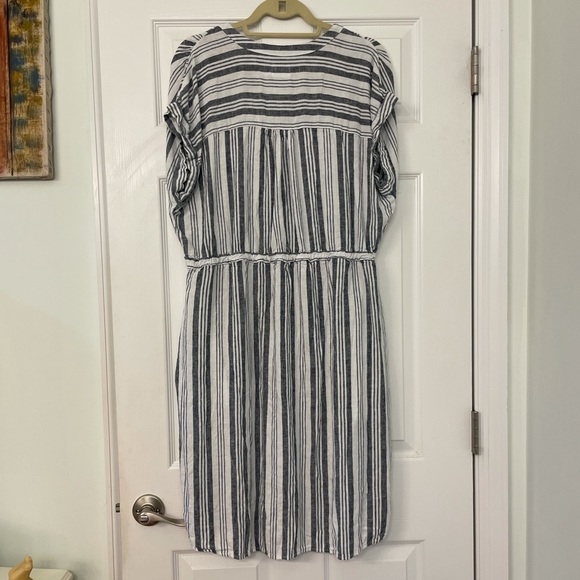 Striped Dress with Pockets! Large (12-14) - Picture 4 of 4